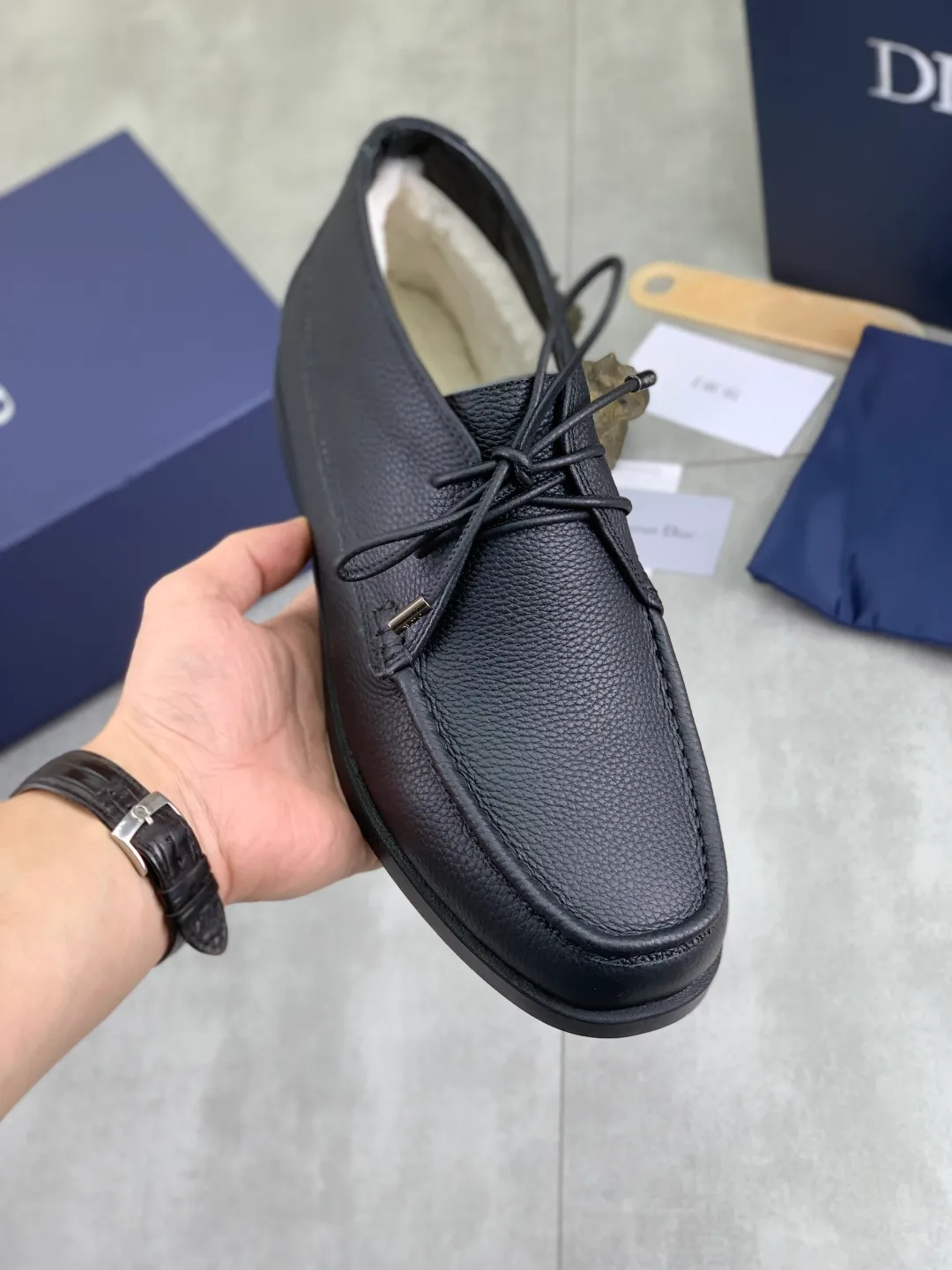 Men's men's shoes 💰P580 new style wool lining 💰high version 💎💎💎Dior original version! Top Italian purchasing agent! Men's high-top business casual leather shoes, original imported calfskin upper, ultimate texture, gentleman style, warm real wool lining inside, top-quality original Italian rubber outsole, first-class workmanship, top quality! Size: 39-44 (45 customized)